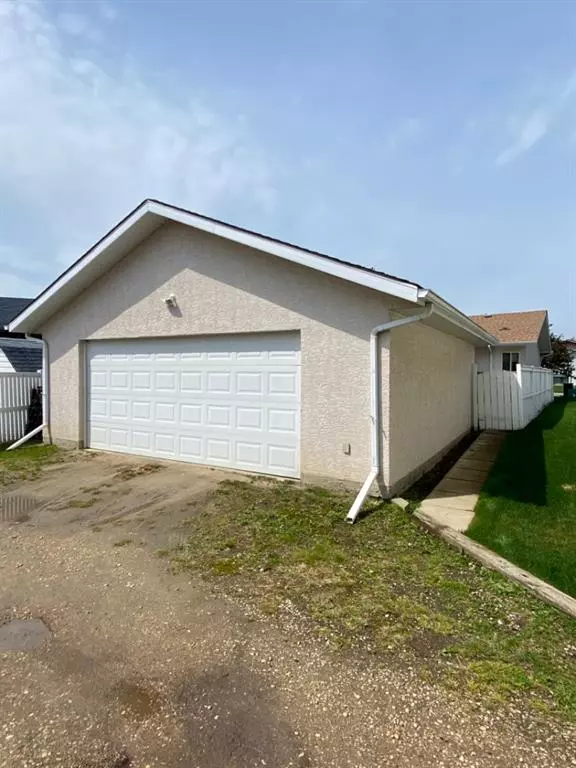 Whitecourt, AB T7S 1R6,33 Allan CRES