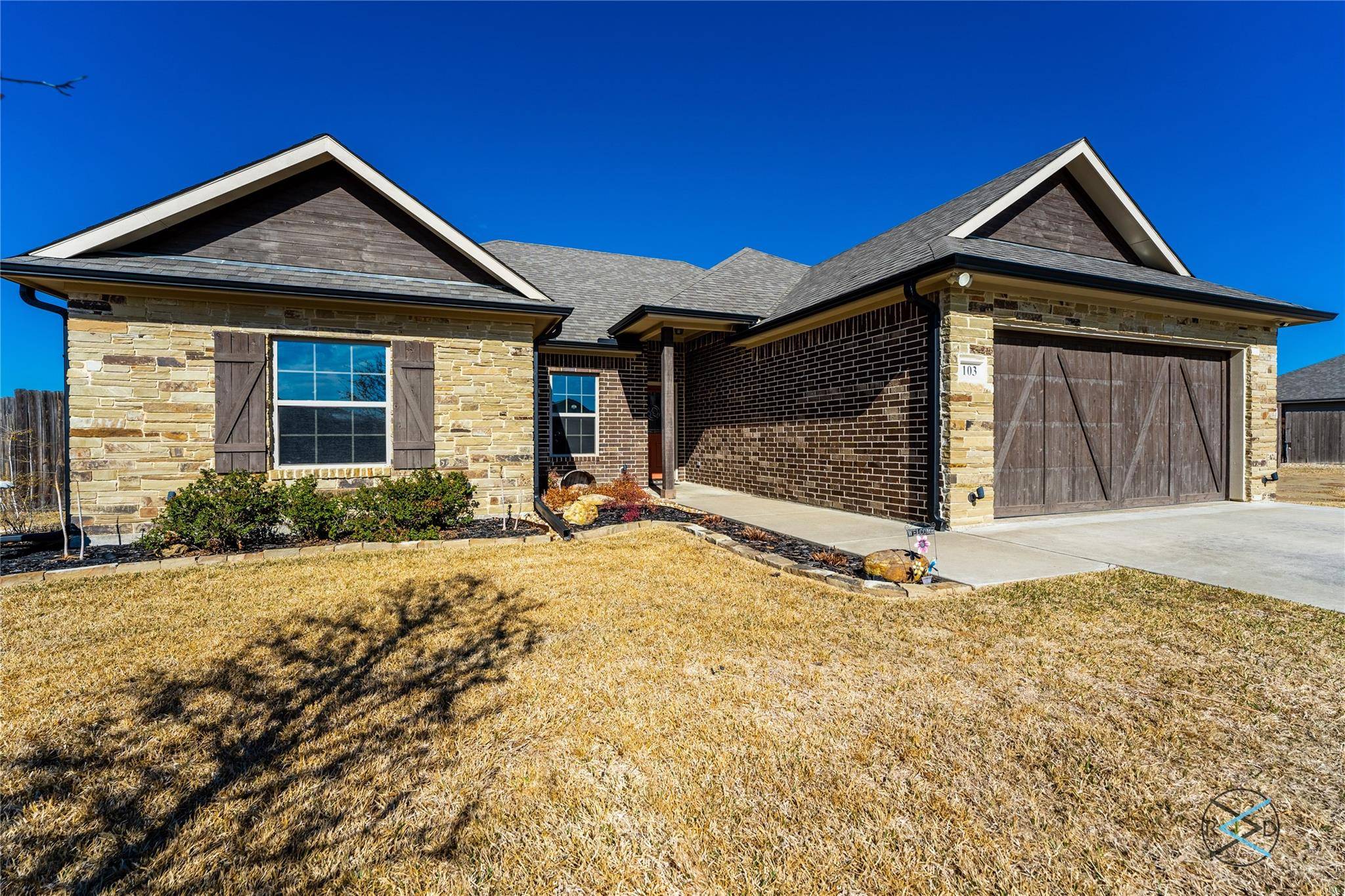 103 Oak Springs Loop, Mabank, TX 75147