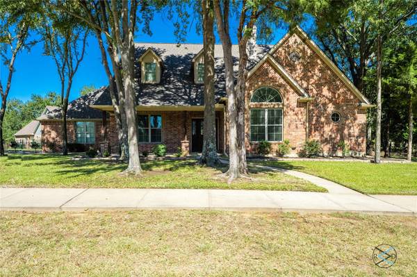 218 Cape Shore Drive, Mabank, TX 75143