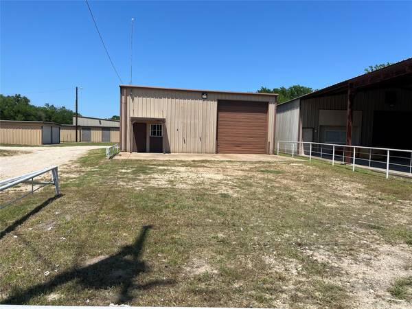 701 E Pine Street #A, Edgewood, TX 75117