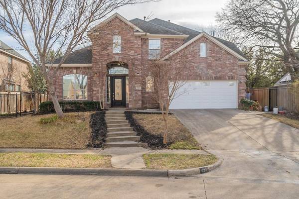 525 Parkcrest Drive, Grand Prairie, TX 75052