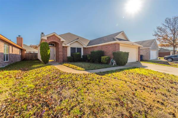 346 Leisure Lane, Waxahachie, TX 75165