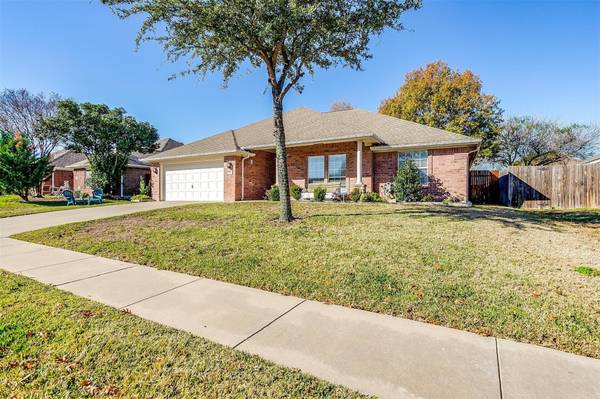 325 Bicole Drive, Burleson, TX 76028