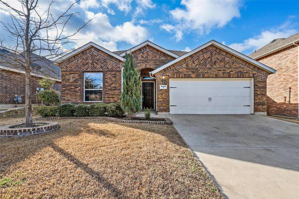 10445 Sixpence Lane, Fort Worth, TX 76108