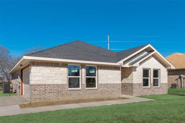 709 Chad Street, Italy, TX 76651