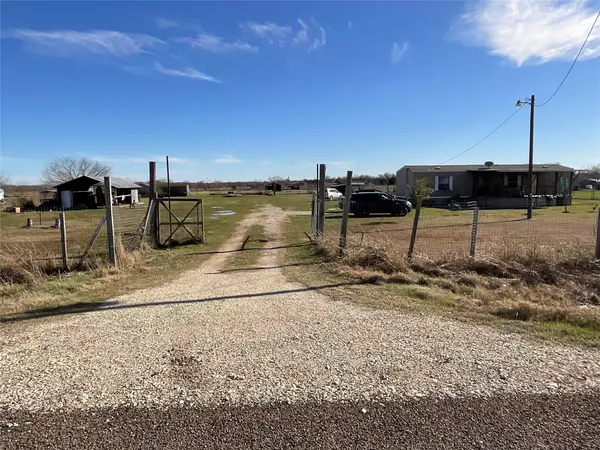 20085 Fm 744,  Frost,  TX 76641