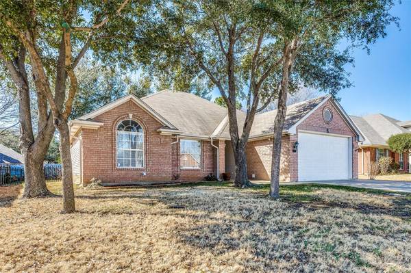 1221 Highcrest Drive, Burleson, TX 76028