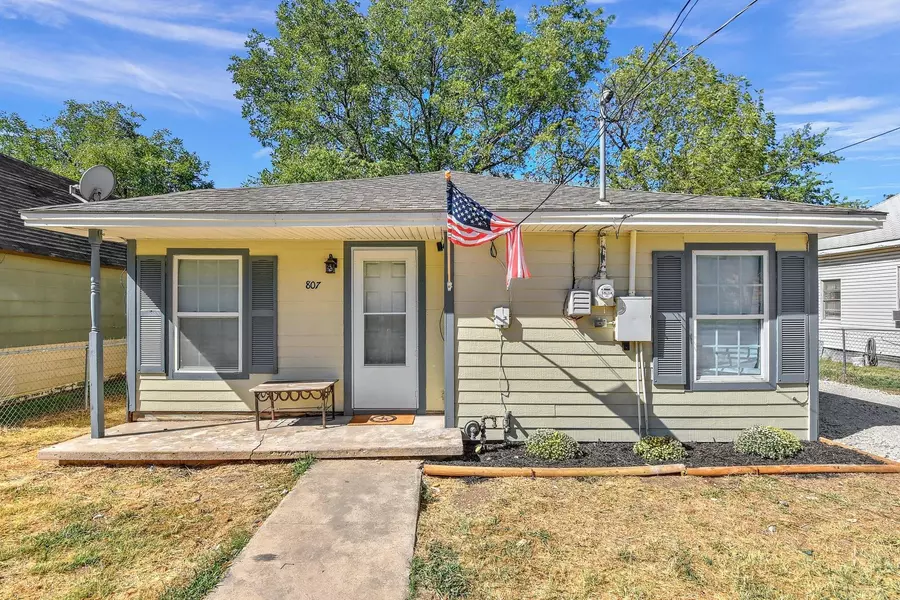 807 Lawrence Street, Gainesville, TX 76240