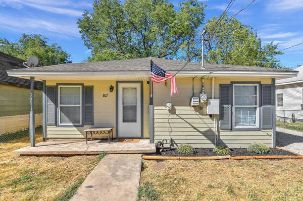 807 Lawrence Street,  Gainesville,  TX 76240