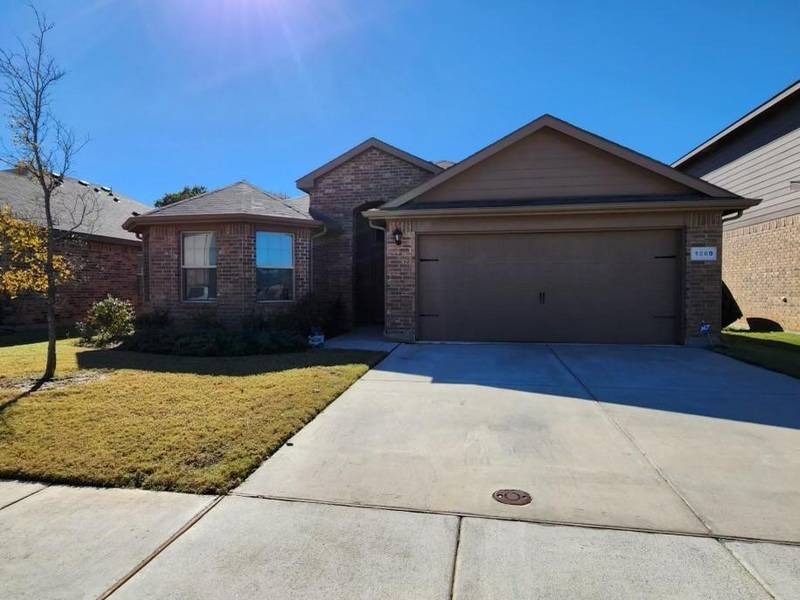 1260 Edgewater Drive, Azle, TX 76020