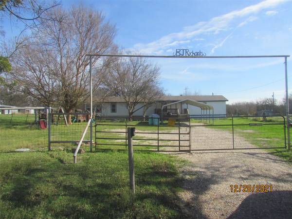 200 West Street, Nevada, TX 75173