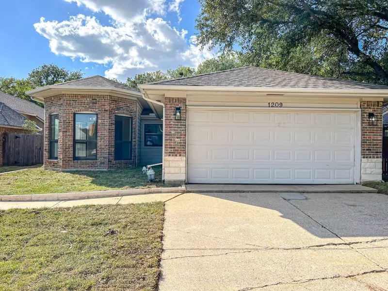 1209 Boardwalk Street, Arlington, TX 76011