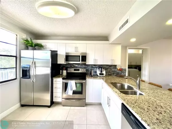 Boca Raton, FL 33433,6037 Balboa Cir  #304