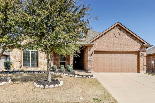 15800 Carlton Oaks Drive, Fort Worth, TX 76177