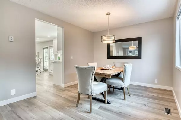 Calgary, AB T3B 4T5,219 Silvergrove PL NW