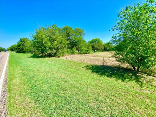 207 Pine Street, Ravenna, TX 75476