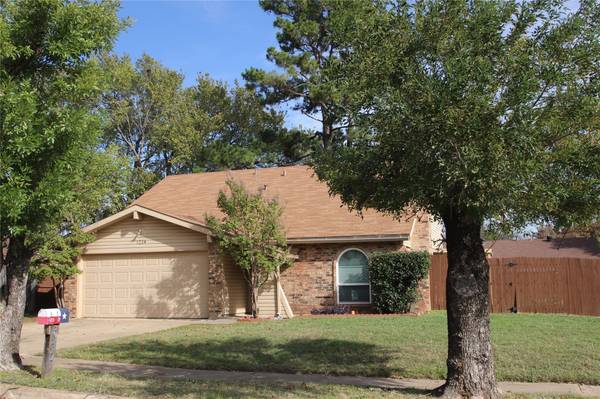 3224 Red Oak Lane, Bedford, TX 76021