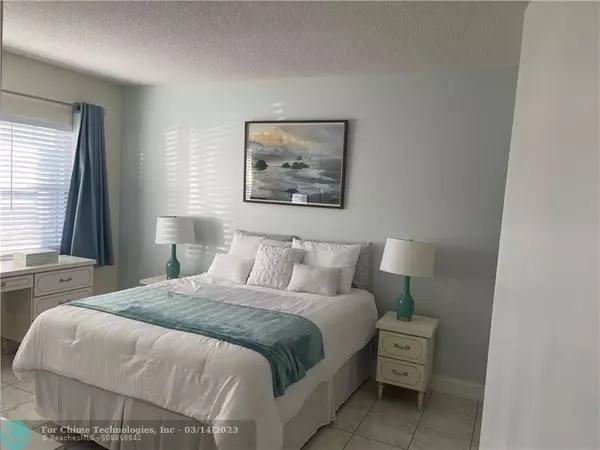 Lauderdale By The Sea, FL 33308,4117 Bougainvilla Dr  #106