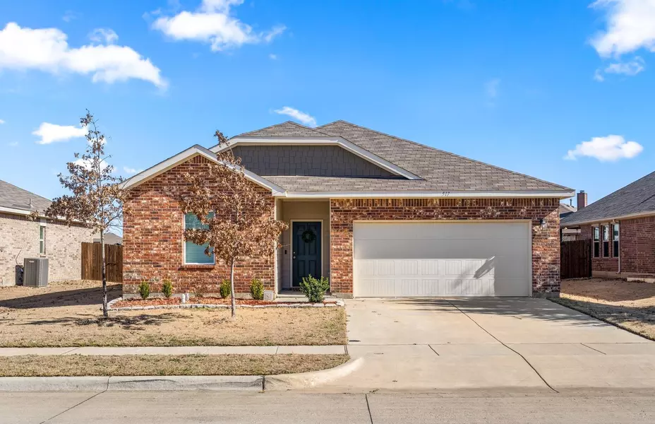 517 Swift Current Drive, Crowley, TX 76036