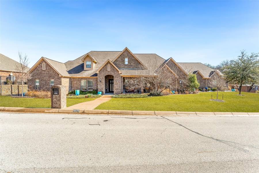 4025 Snow Creek Drive, Fort Worth, TX 76008