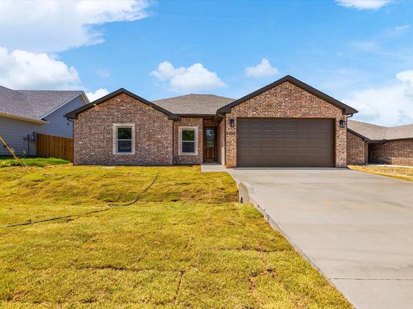 2520 Hillcrest Drive, Granbury, TX 76048