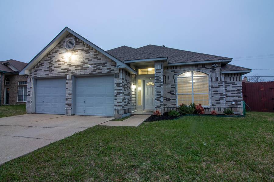 1007 Silver Spruce Drive, Arlington, TX 76001