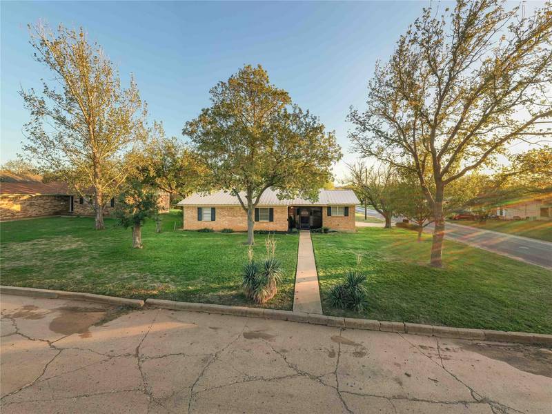 901 E Connell Street, Breckenridge, TX 76424