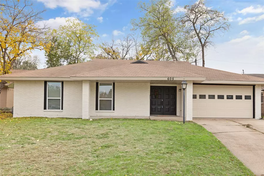 605 Kingston Drive, Grand Prairie, TX 75051