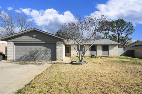 706 Delta Drive, Euless, TX 76039