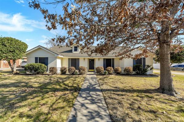 2736 Hurstview Drive, Hurst, TX 76054