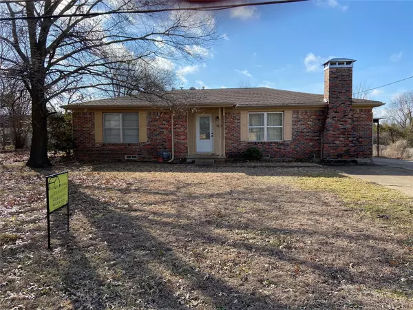 Whitewright, TX 75491,505 W Locust Street