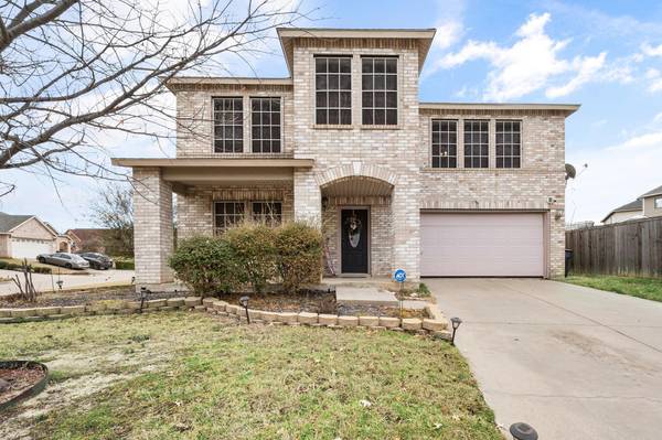 333 Sunset Oaks Drive, Fort Worth, TX 76112