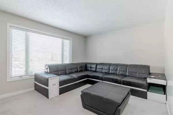 Calgary, AB T3S2A2,268 Castledale WAY NE