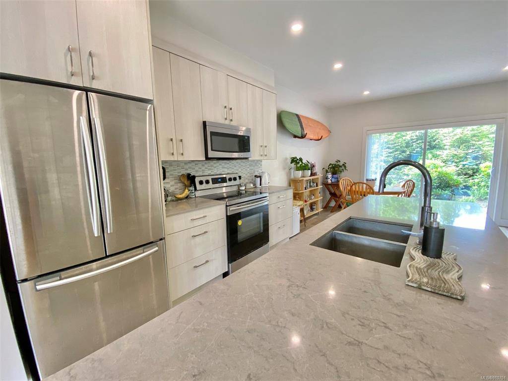 Tofino, BC V0R 2Z0,625 Hellesen Dr #17