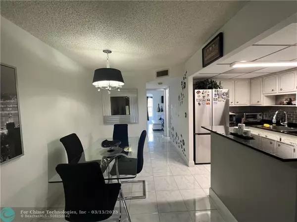 Sunrise, FL 33322,9121 Sunrise Lakes Blvd  #118