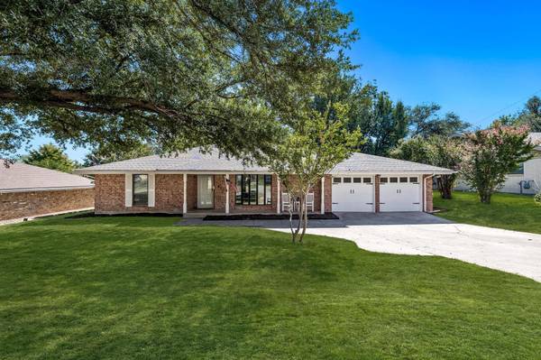 8013 Carrick Street, Benbrook, TX 76116