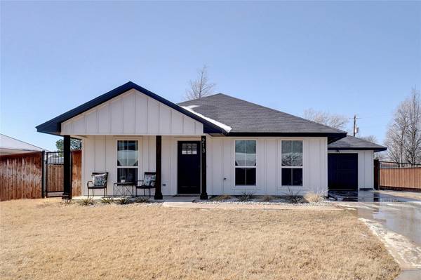 213 Birchwood Street, Azle, TX 76020