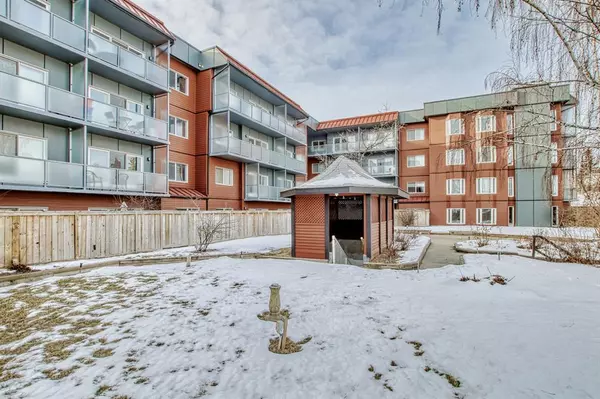 Calgary, AB T2K 5W9,333 Garry CRES NE #118