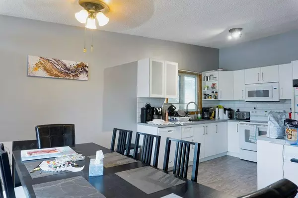 Calgary, AB T2K 2H6,4432 Namaka CRES NW