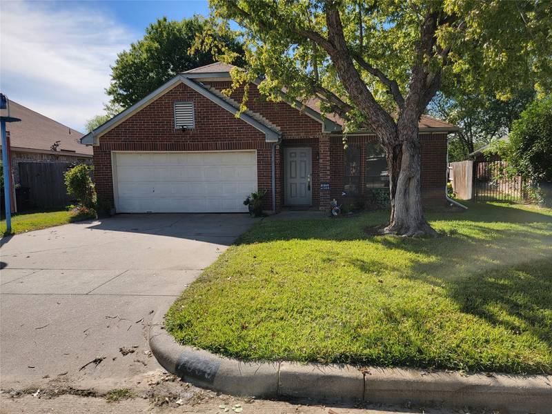 7009 Bentley Avenue, Fort Worth, TX 76137