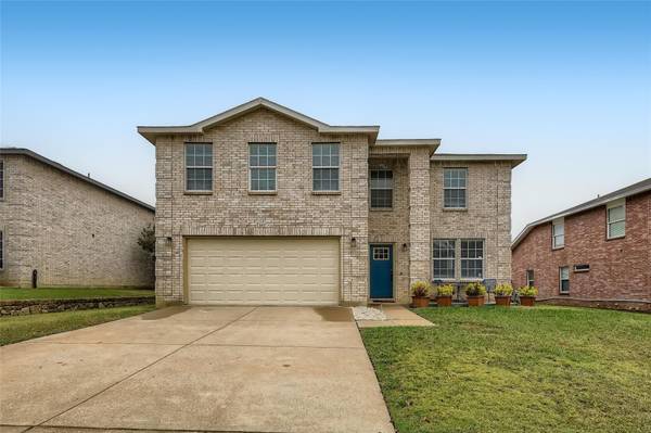 8407 Shining Waters Lane, Arlington, TX 76002