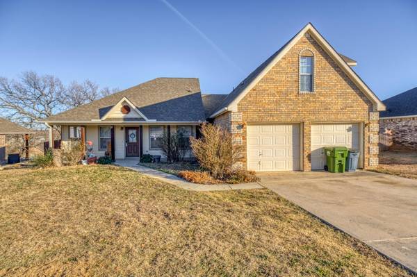 702 Holiday Hills Drive, Mineral Wells, TX 76067