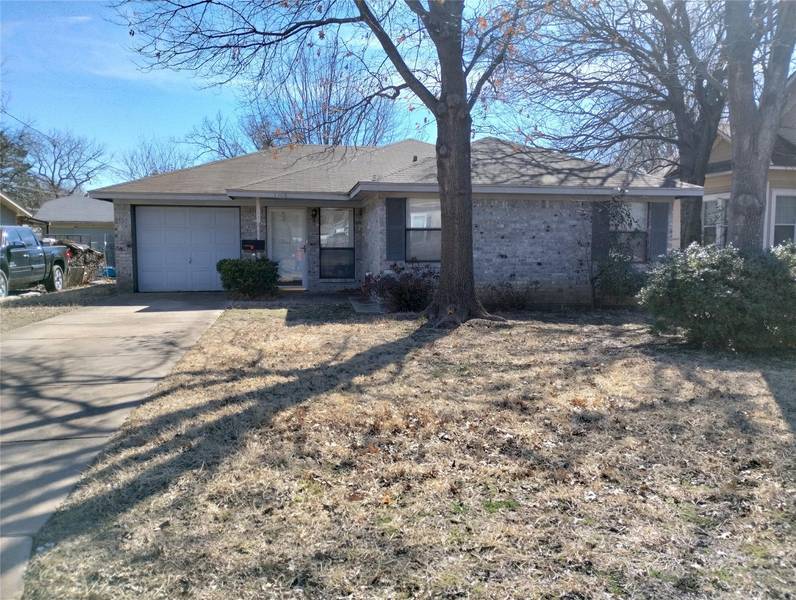 1308 E Garnett Street, Gainesville, TX 76240