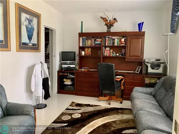 Wilton Manors, FL 33334,812 NE 28 Street  #812