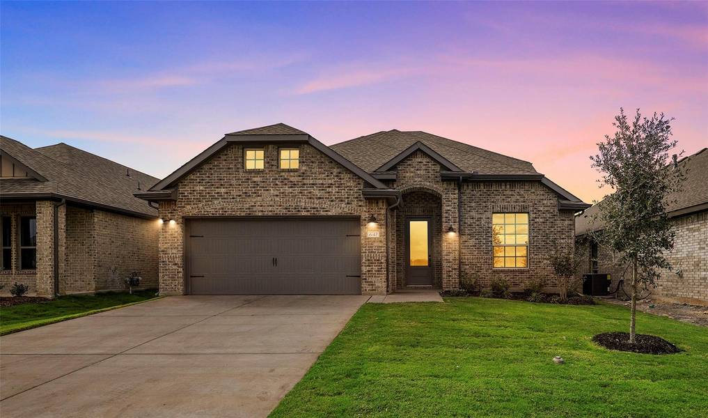 647 Olympic Way, Red Oak, TX 75154