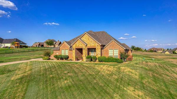 305 Canyon West Drive, Weatherford, TX 76087