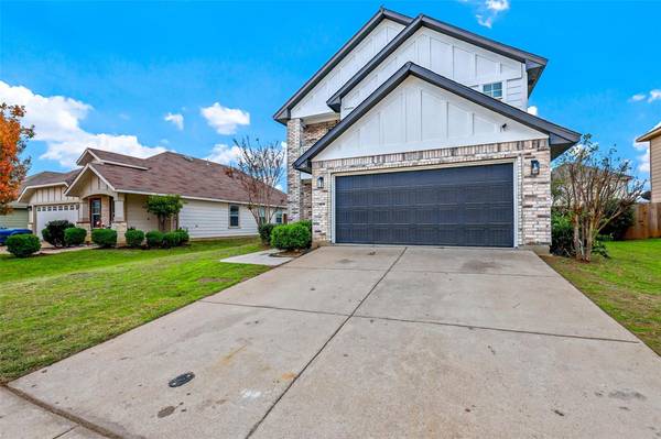 216 Wolf Mountain Lane, Fort Worth, TX 76140