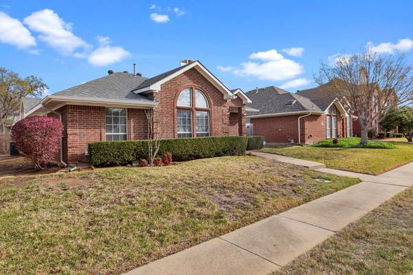 1447 Creekview Drive, Lewisville, TX 75067