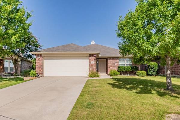 816 Hummingbird Drive, Little Elm, TX 75068