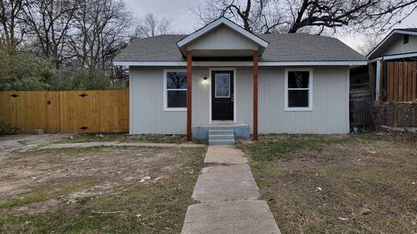 800 W Spurgeon Street, Fort Worth, TX 76115